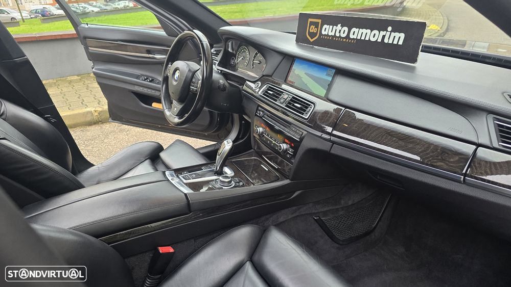 BMW 740 d Pack M - 28