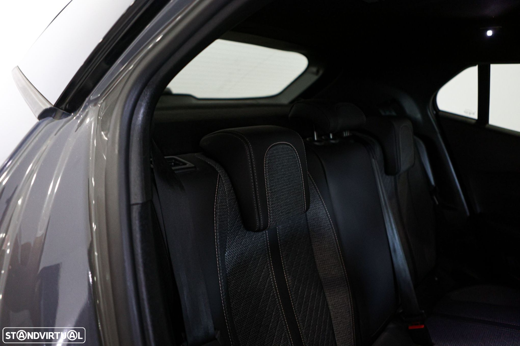 Peugeot 2008 1.2 PureTech Allure - 10