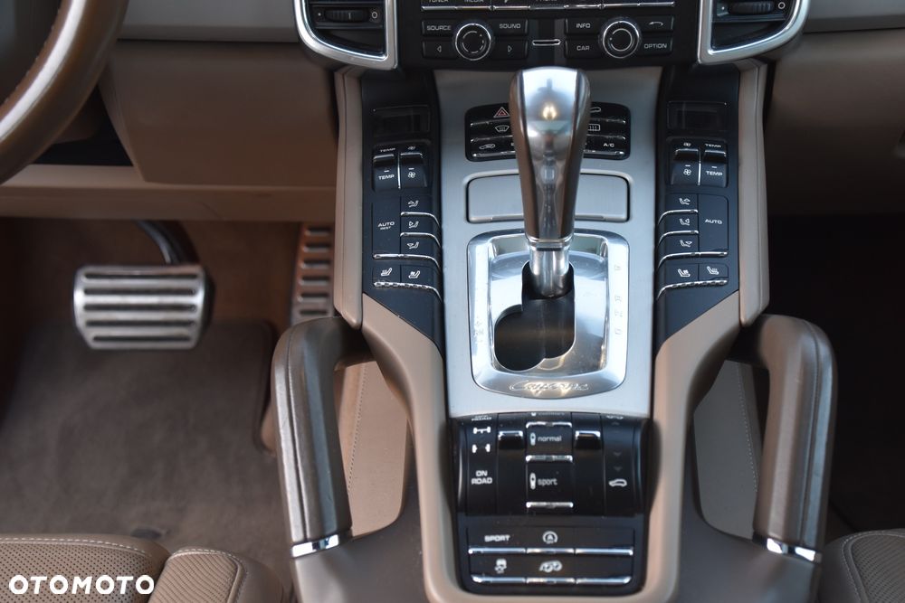 Porsche Cayenne - 17
