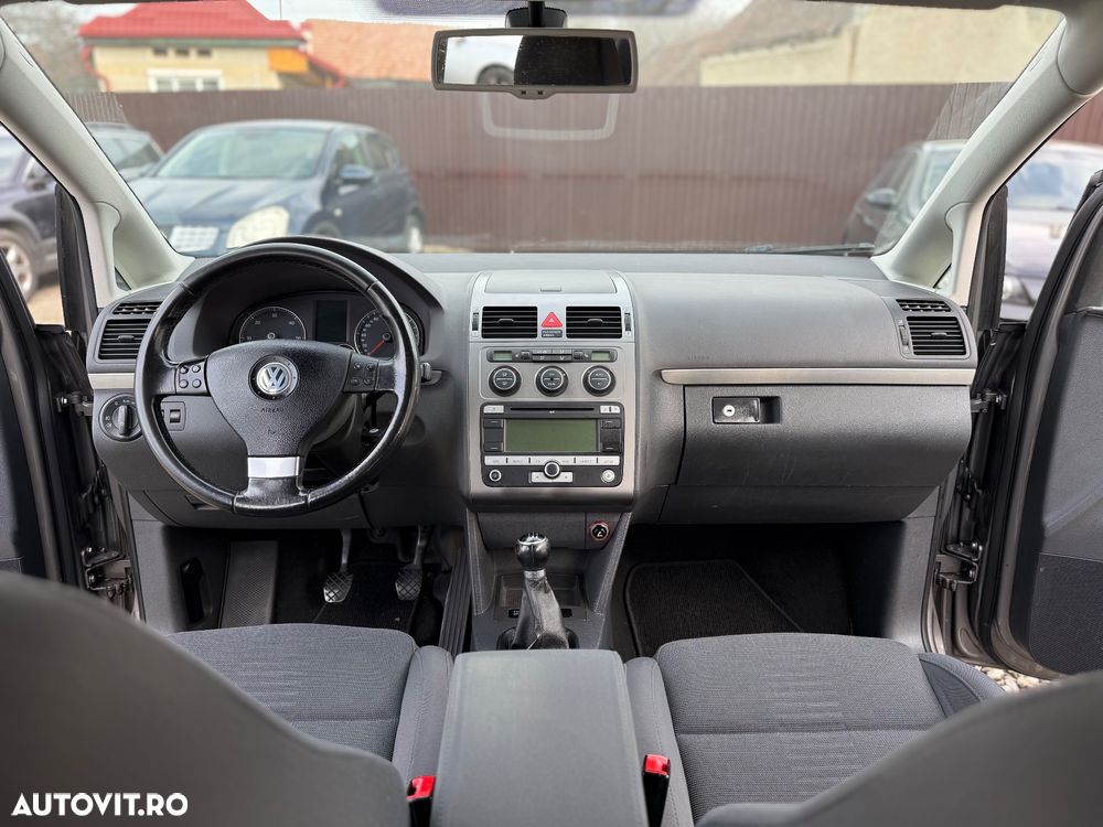 Volkswagen Touran ver-2-0-tdi-bluemotion-technology-highline - 5