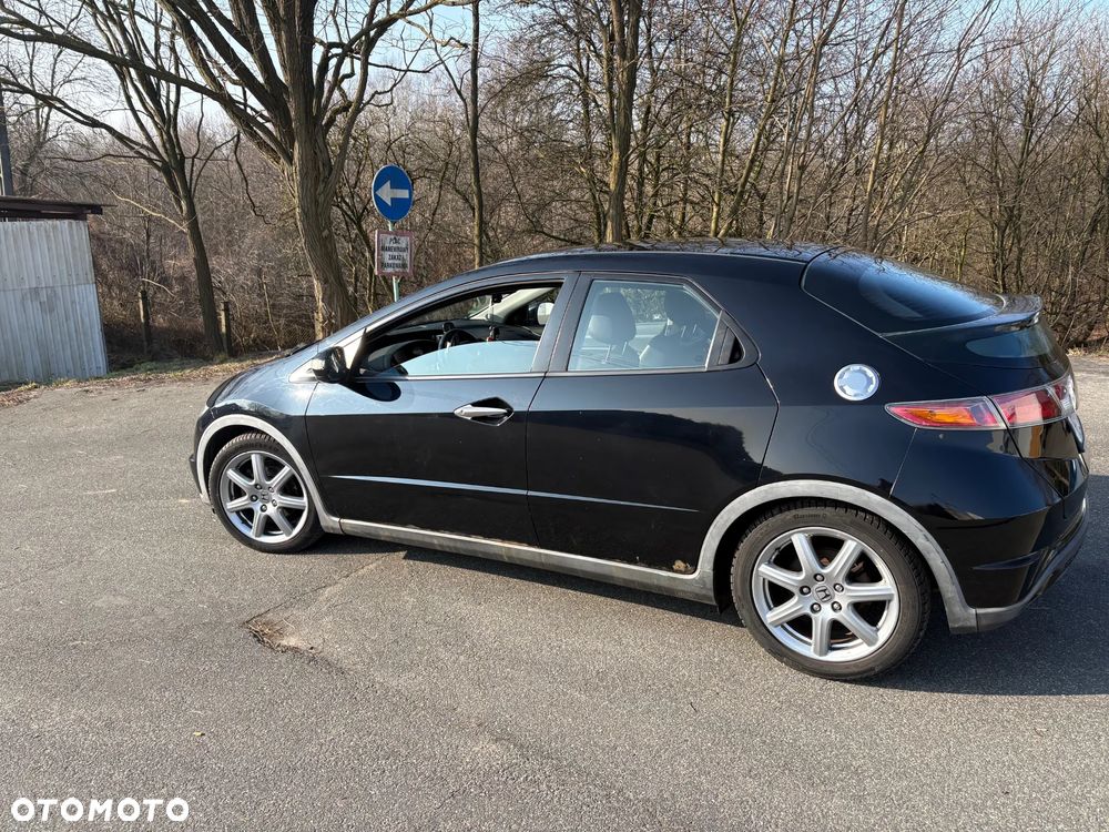Honda Civic 1.8 Executive - 3