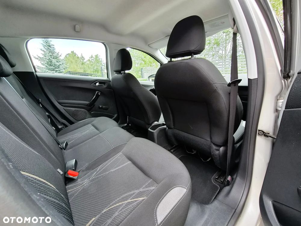 Peugeot 208 - 14