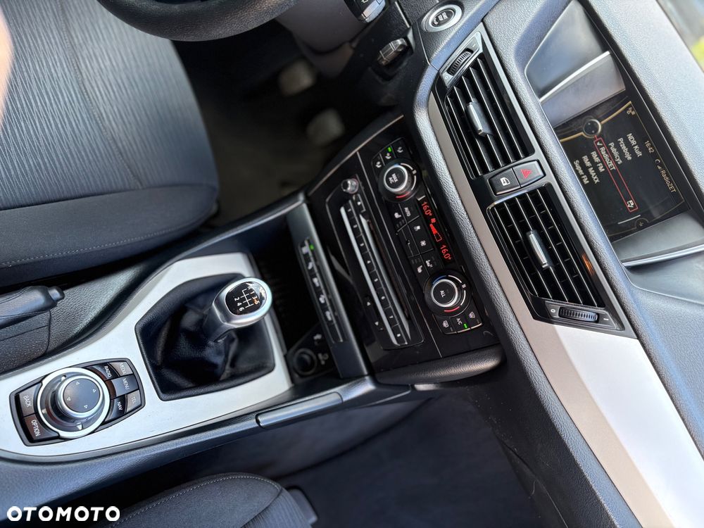 BMW X1 xDrive18d Sport Line - 28