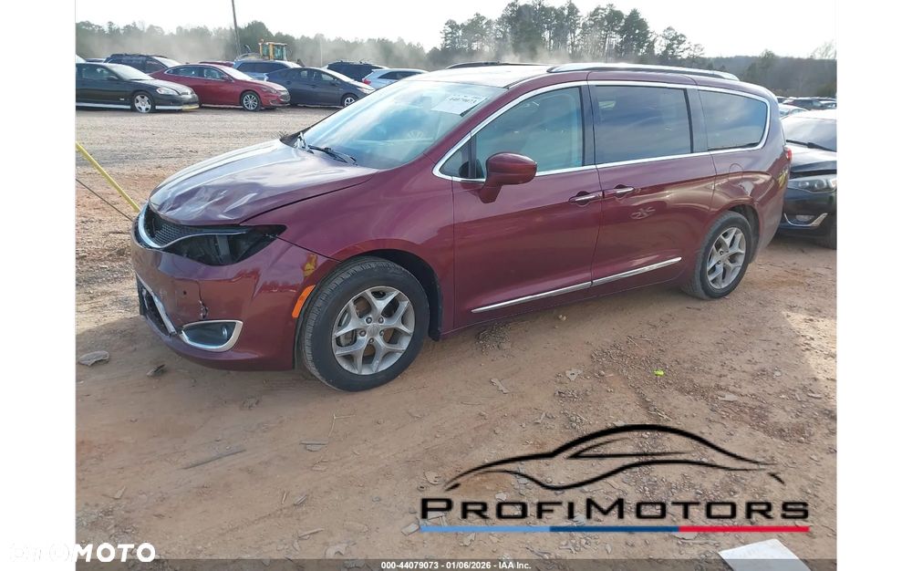 Chrysler Pacifica - 1