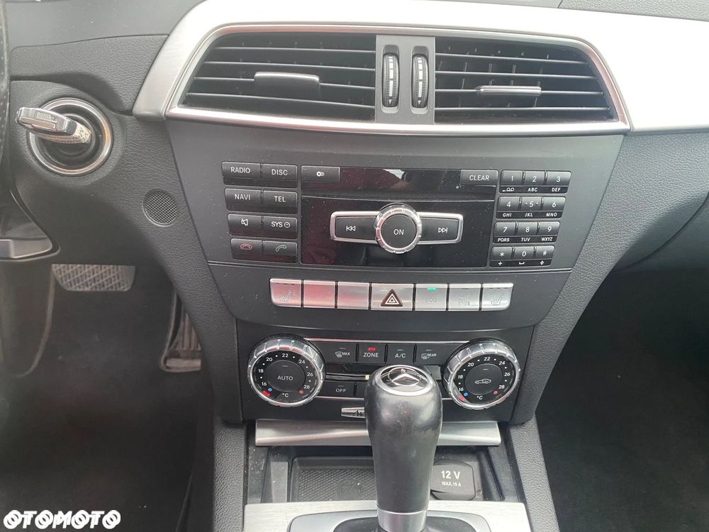 Mercedes-Benz Klasa C 180 CGI Automatik BlueEFFICIENCY Avantgarde - 35
