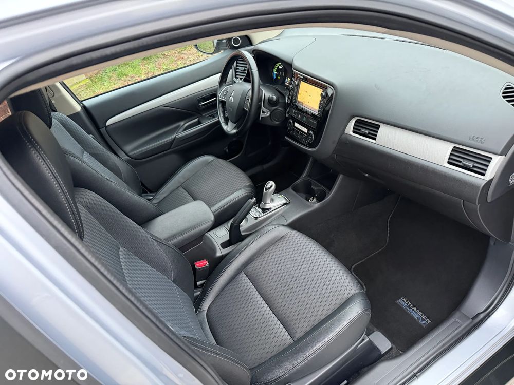 Mitsubishi Outlander 2.0 4WD Plus - 11