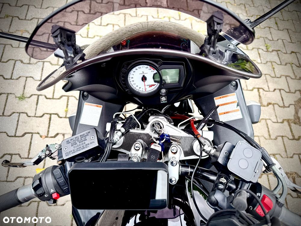 Suzuki GSX - 16