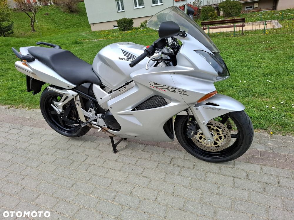 Honda VFR - 4