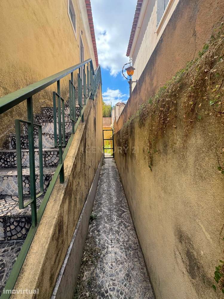 MORADIA PARA OBRAS TOTAIS EM CARNIDE - Grande imagem: 5/23