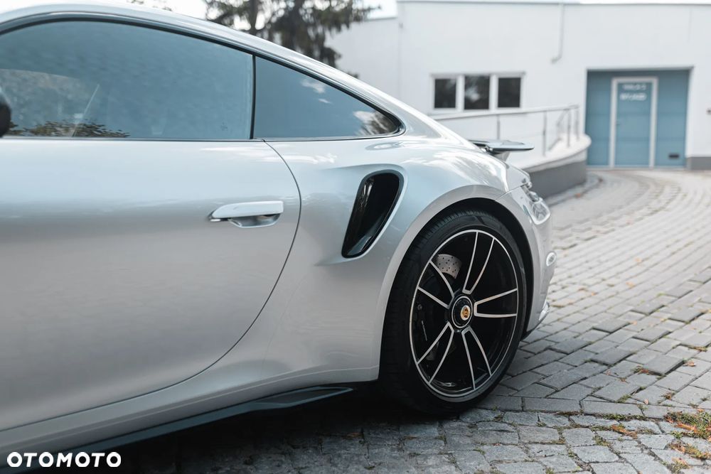 Porsche 911 Turbo - 9