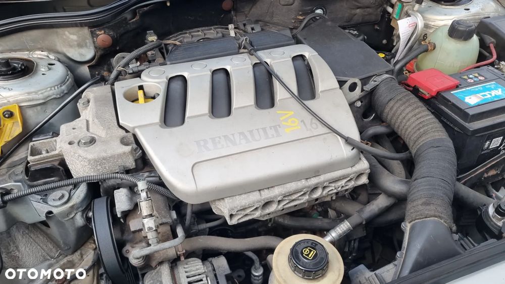 Renault Megane 1.6 - 8