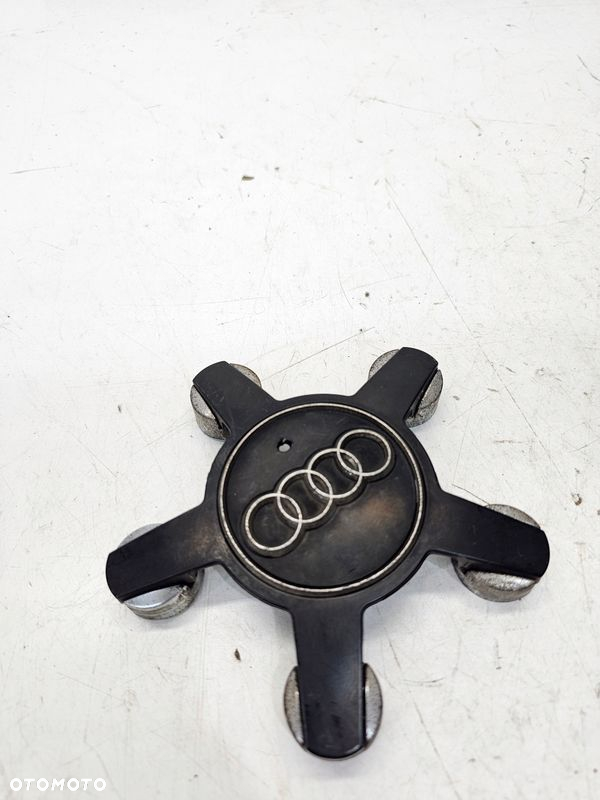 KOŁPAK DEKIELEK AUDI A3 A4 A5 A6 A7 Q3 4F0601165N CZARNE - 2