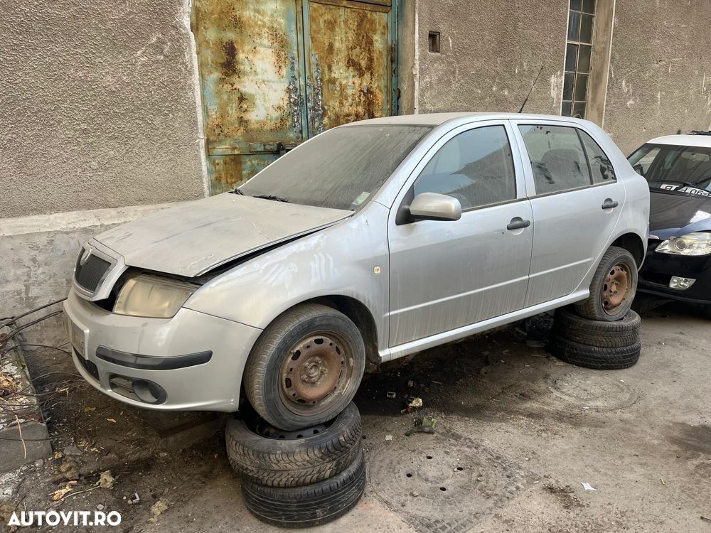 Dezmembrez Skoda Fabia 1 facelift gri argintiu 2006 1,2 benzina - 1
