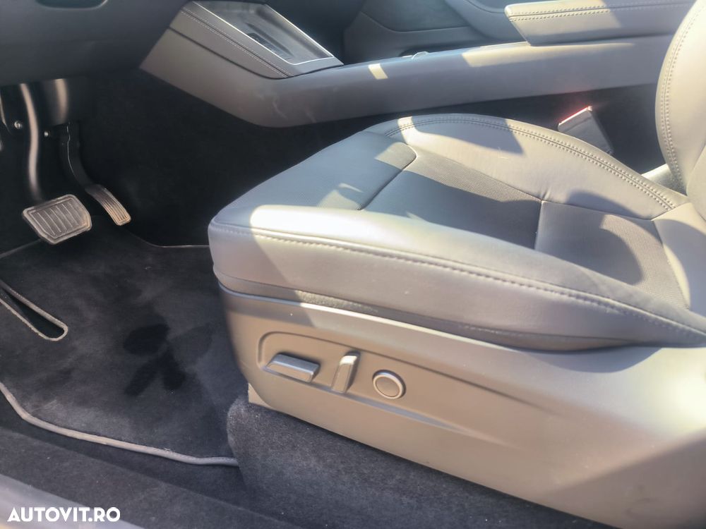 Tesla Model Y - 9