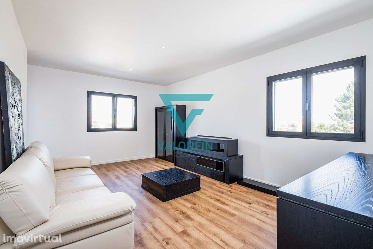 Apartamento T4 Renovado e Equipado c/ Garagem - Mª Grande - Grande imagem: 2/35