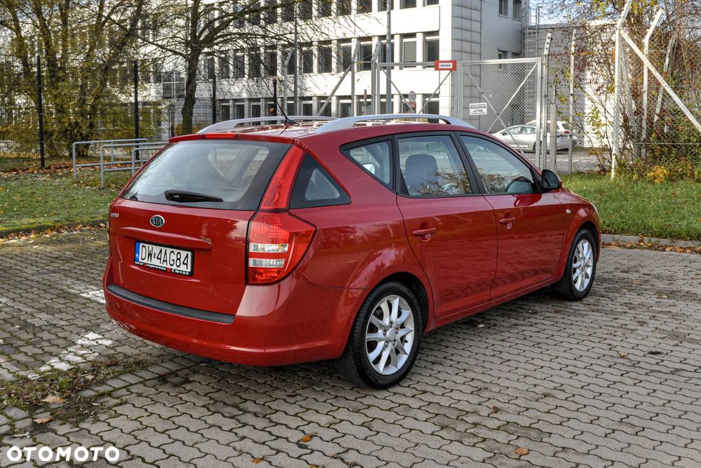 Kia Ceed - 4