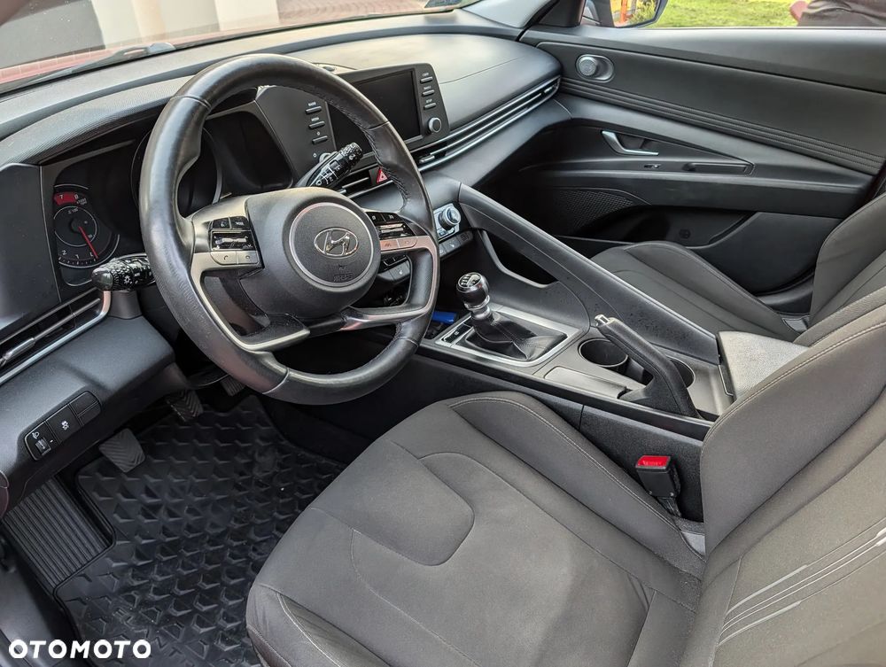 Hyundai Elantra - 10