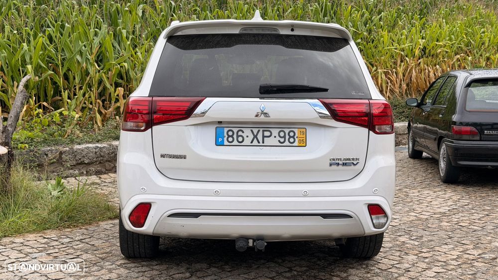 Mitsubishi Outlander - 11