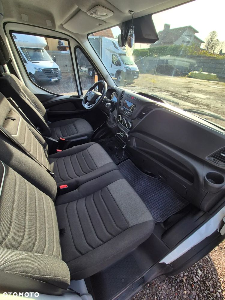 Iveco DAILY PLANDEKA 12EP 3.0 180KM MANUAL SERWIS ASO BEZWYPADKOWY ZADBANY 2023 PODUSZKI FV23% KLIMA WEBASTO 35S18 FULL LED - 14