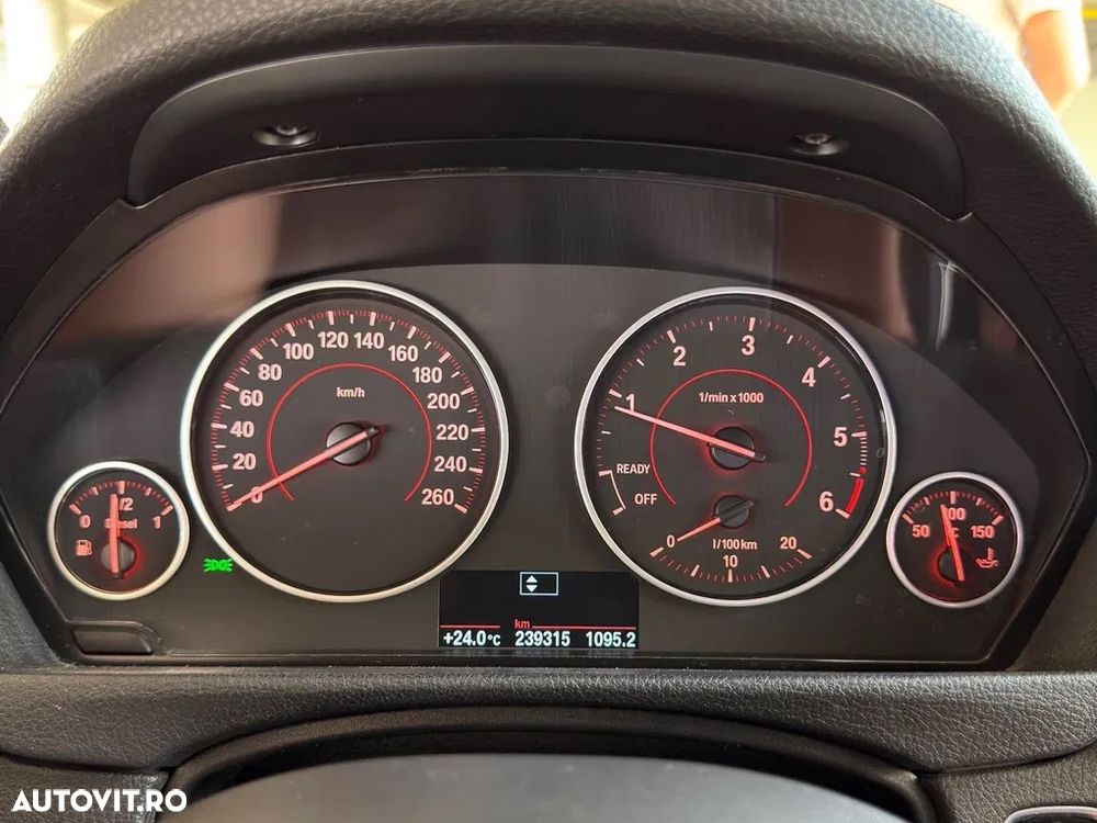 BMW Seria 3 320d Touring - 8
