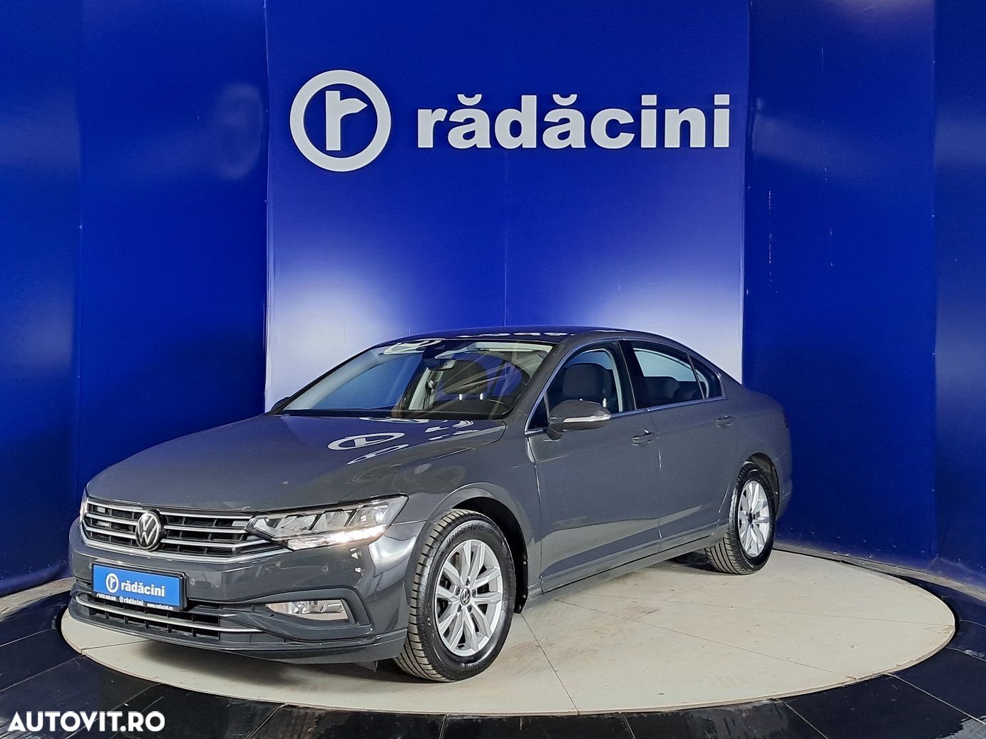 Volkswagen Passat - 1