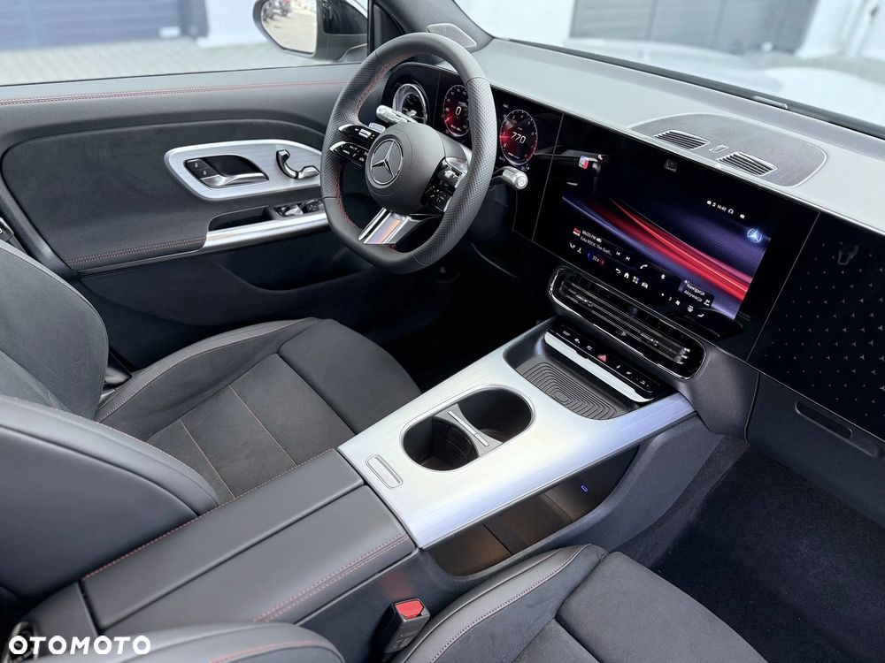 Mercedes-Benz GLB - 29