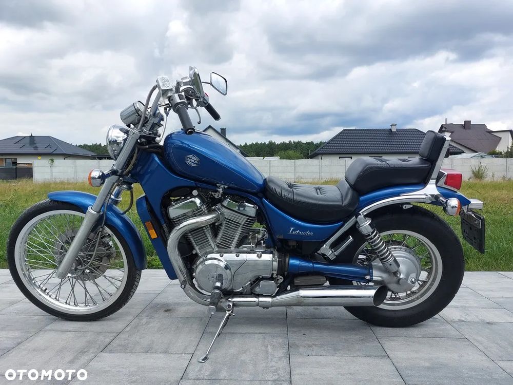 Suzuki Intruder - 1