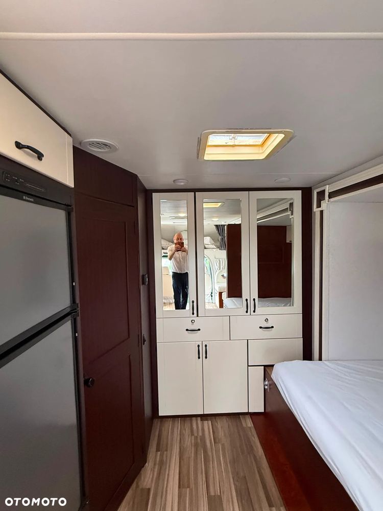 Mercedes-Benz Sprinter - 20
