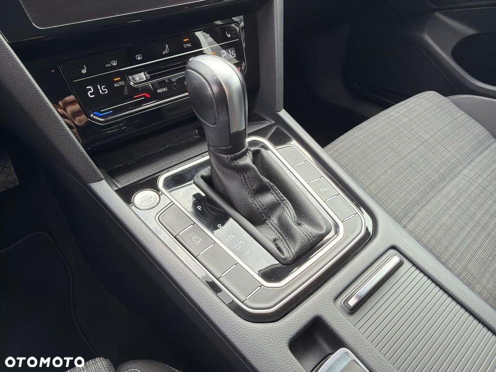 Volkswagen Passat - 17