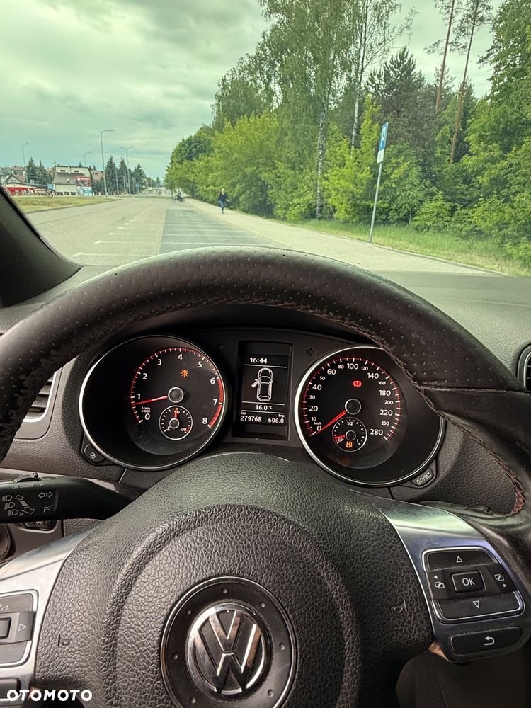 Volkswagen Golf - 6