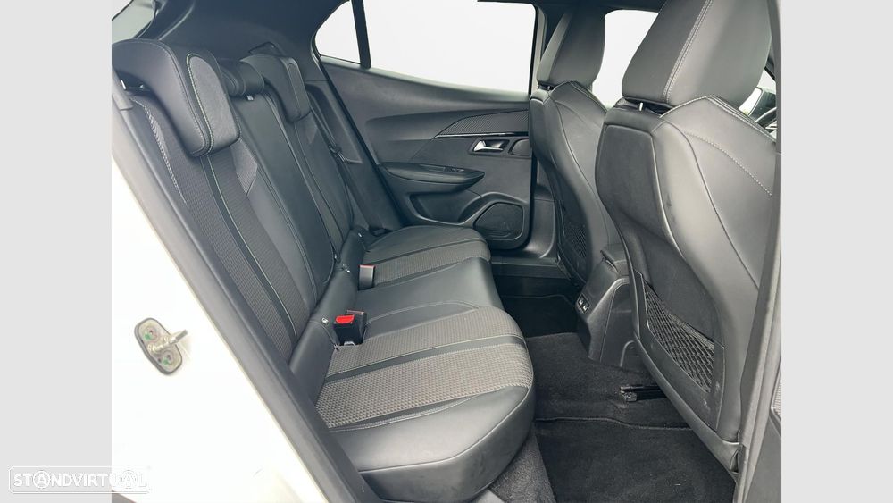 Peugeot 2008 1.2 PureTech GT EAT8 - 15