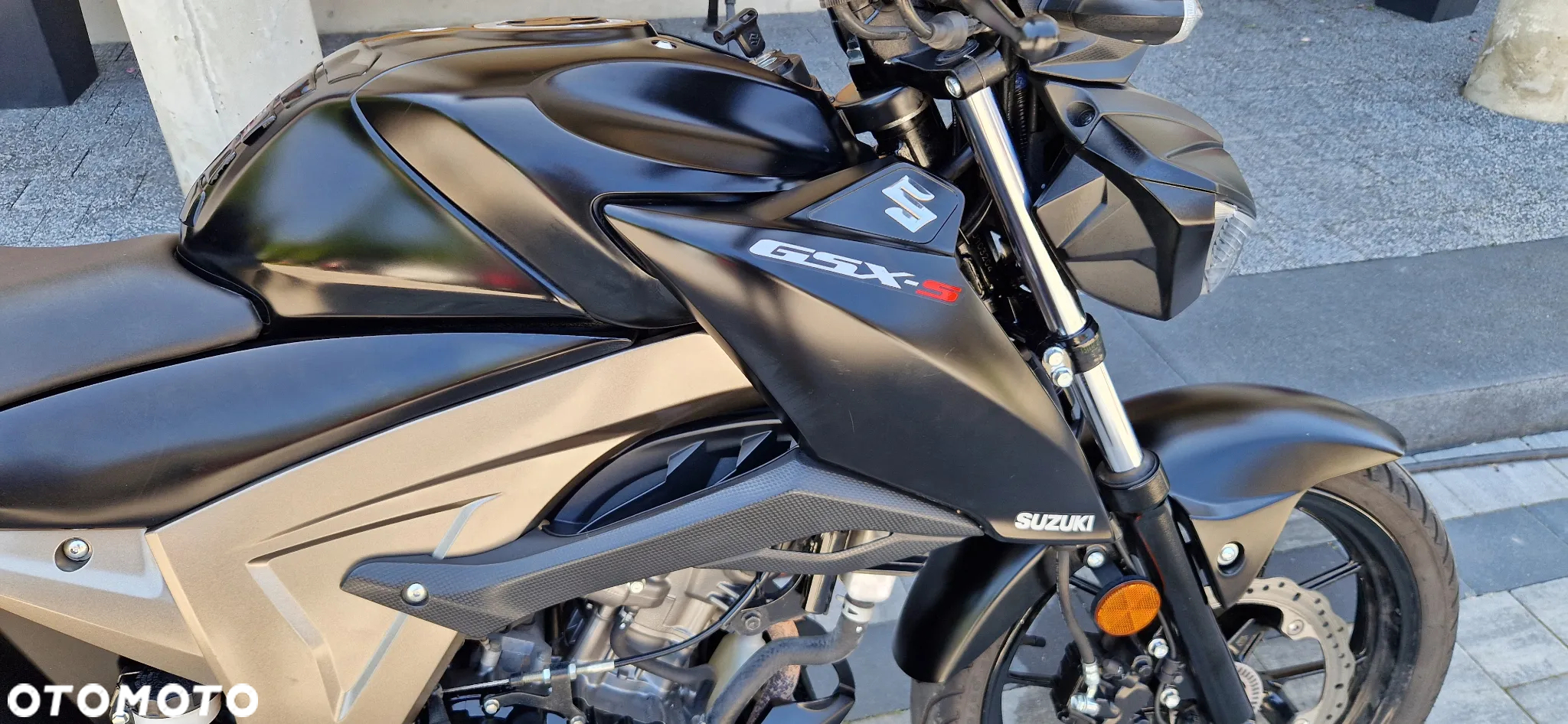 Suzuki GSX - 6
