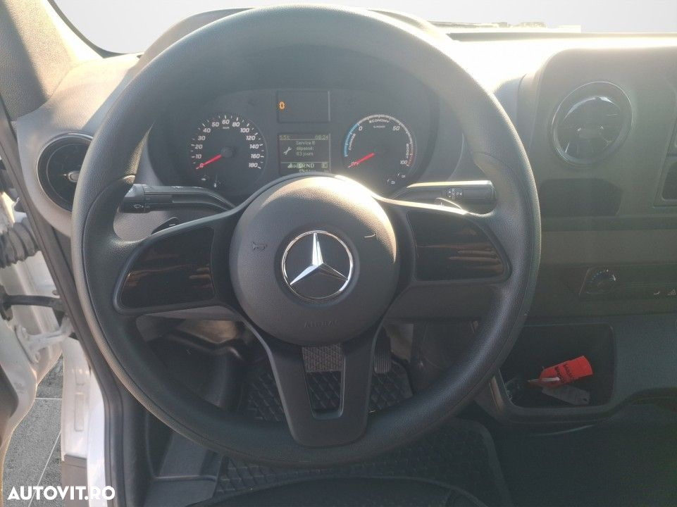 Mercedes-Benz Sprinter - 10