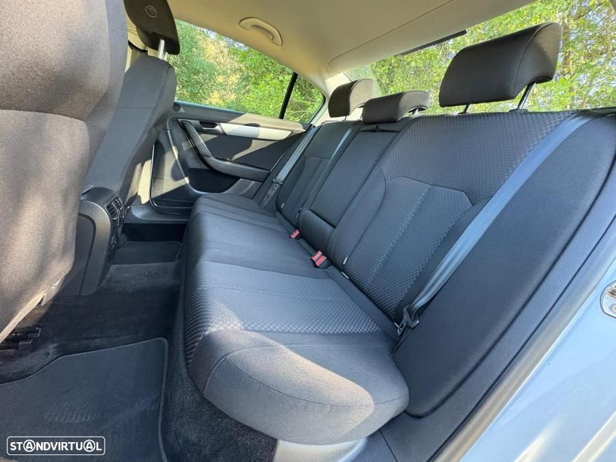VW Passat 1.6 TDI Confortline - 22