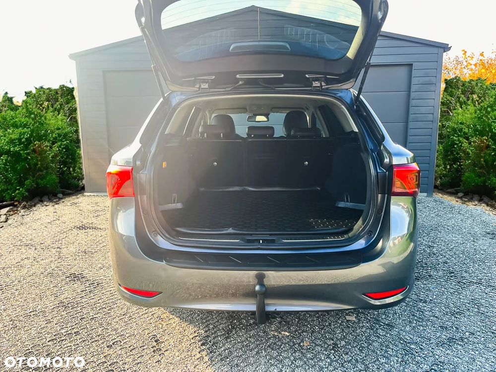 Toyota Avensis 1.6 D-4D Prestige - 11