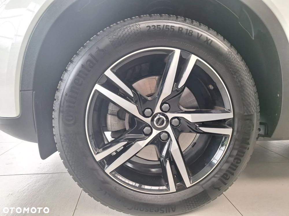 Volvo XC 40 B3 Plus Dark - 26