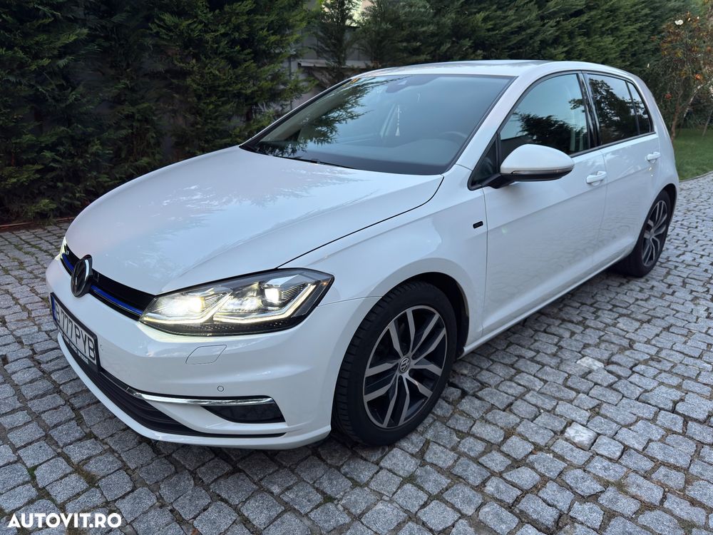 Volkswagen Golf - 1
