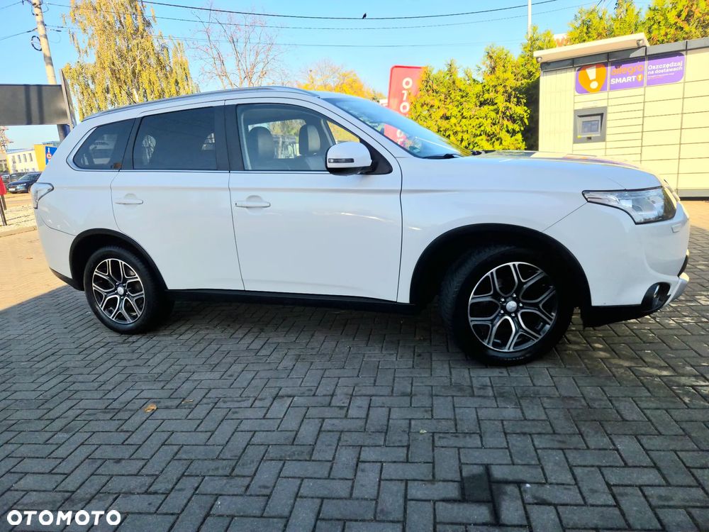 Mitsubishi Outlander 2.2 DI-D 4WD Automatik Diamant Edition - 17