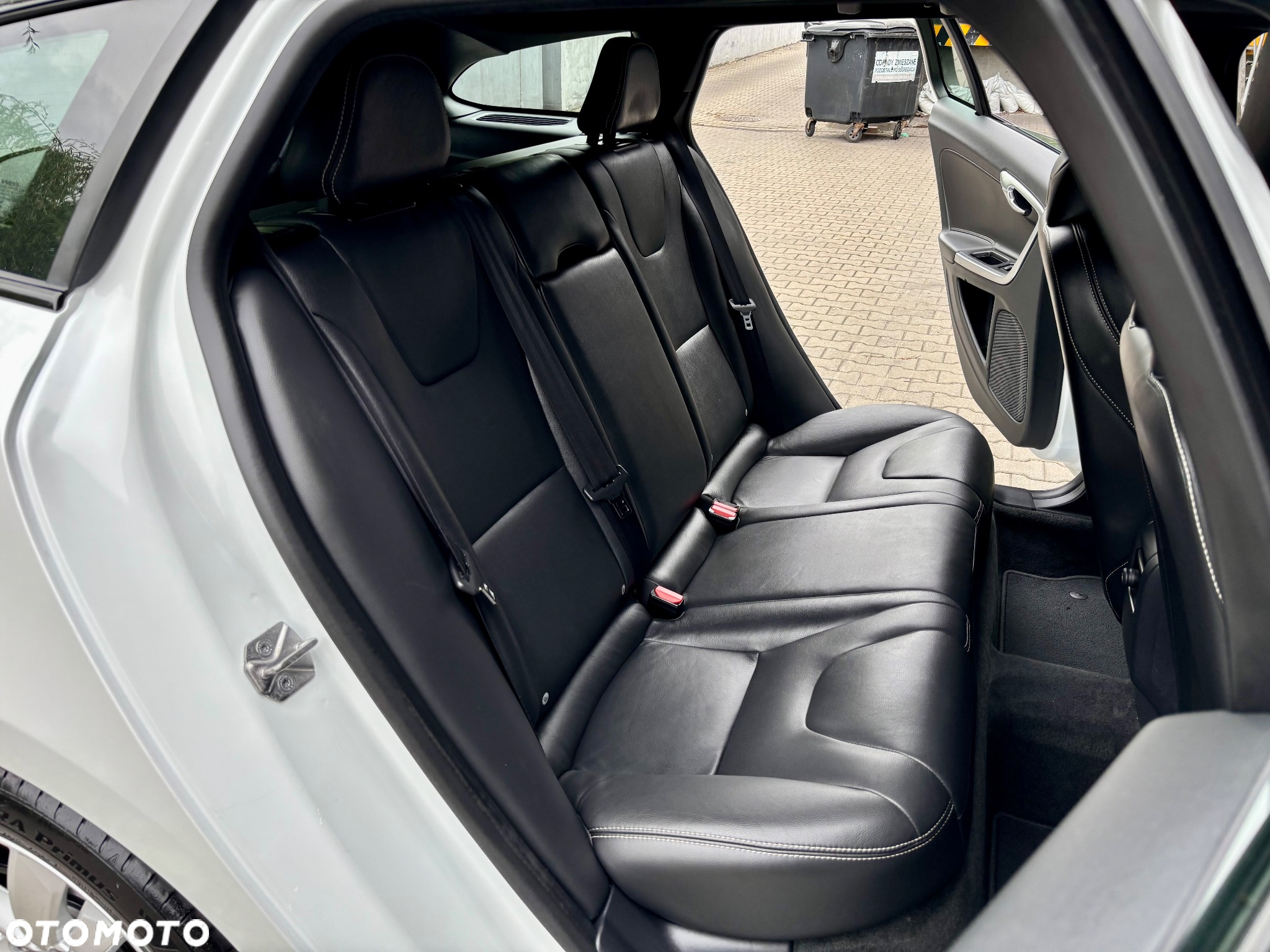Volvo V60 D4 Drive-E R-Design Kinetic - 29