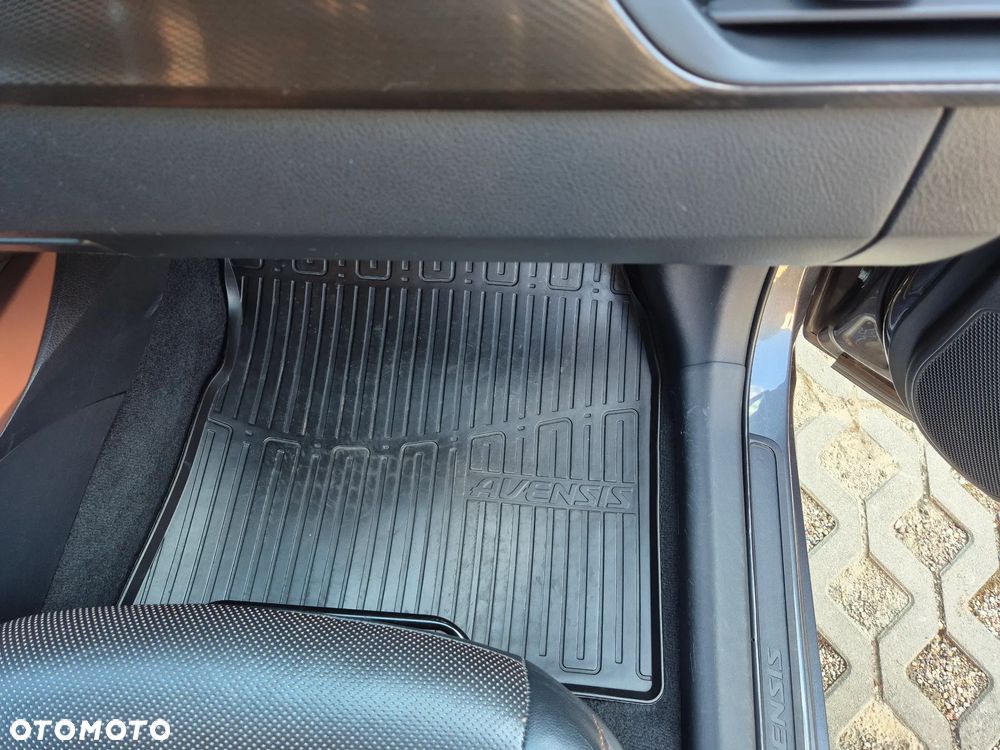 Toyota Avensis 1.8 Premium - 16