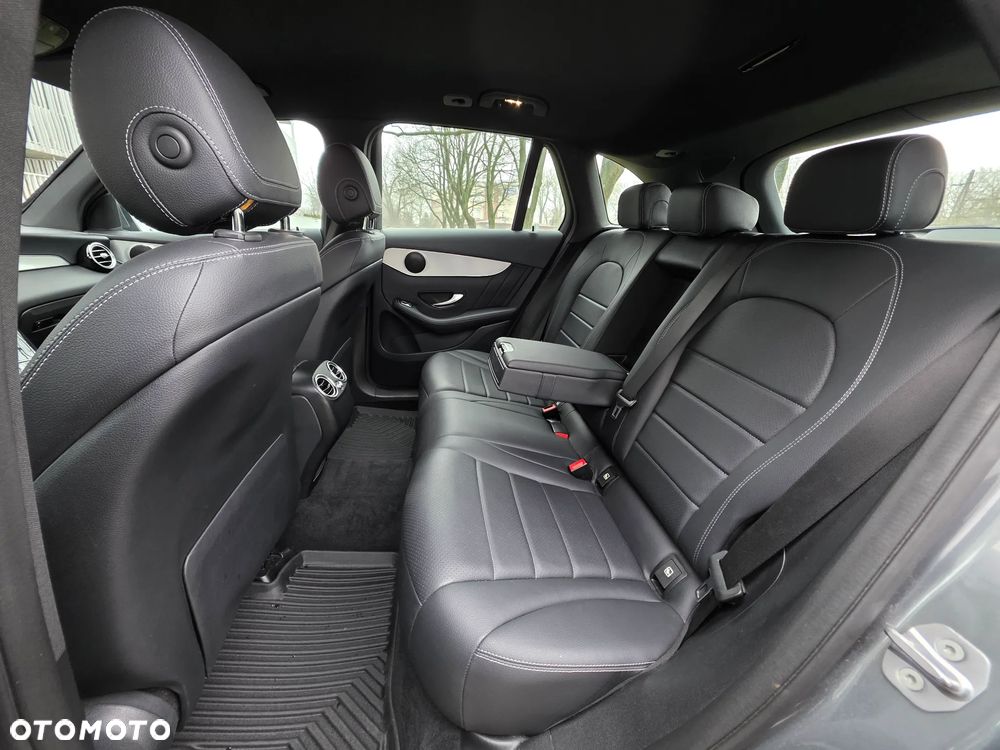 Mercedes-Benz GLC 250 4Matic 9G-TRONIC AMG Line - 24