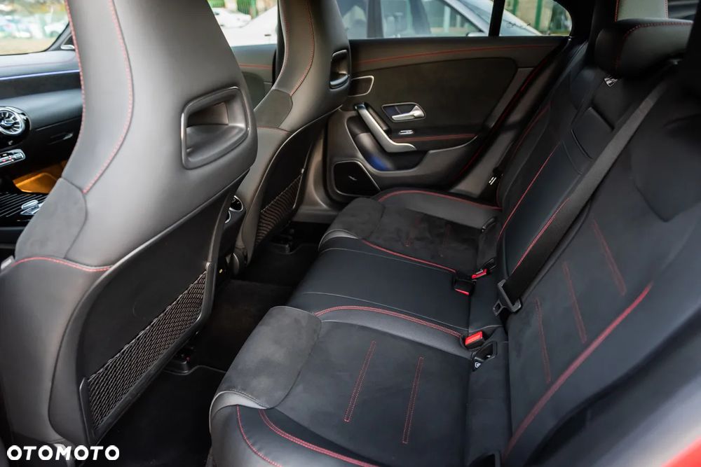 Mercedes-Benz CLA - 32