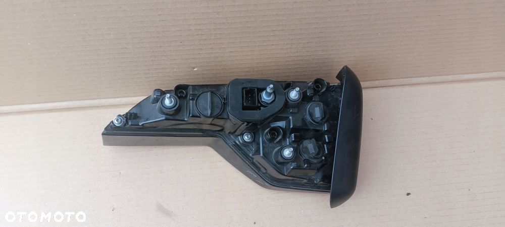 lampa tylna lewa audi a4 b9 kombi w klape 8w9 15- - 12