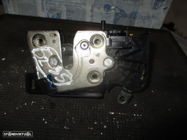 Fecho 825034213RC DACIA LOGAN 2 MCV FASE 1 2013 1.2I 75CV 5P BRANCA TESQ MANUAL - 3