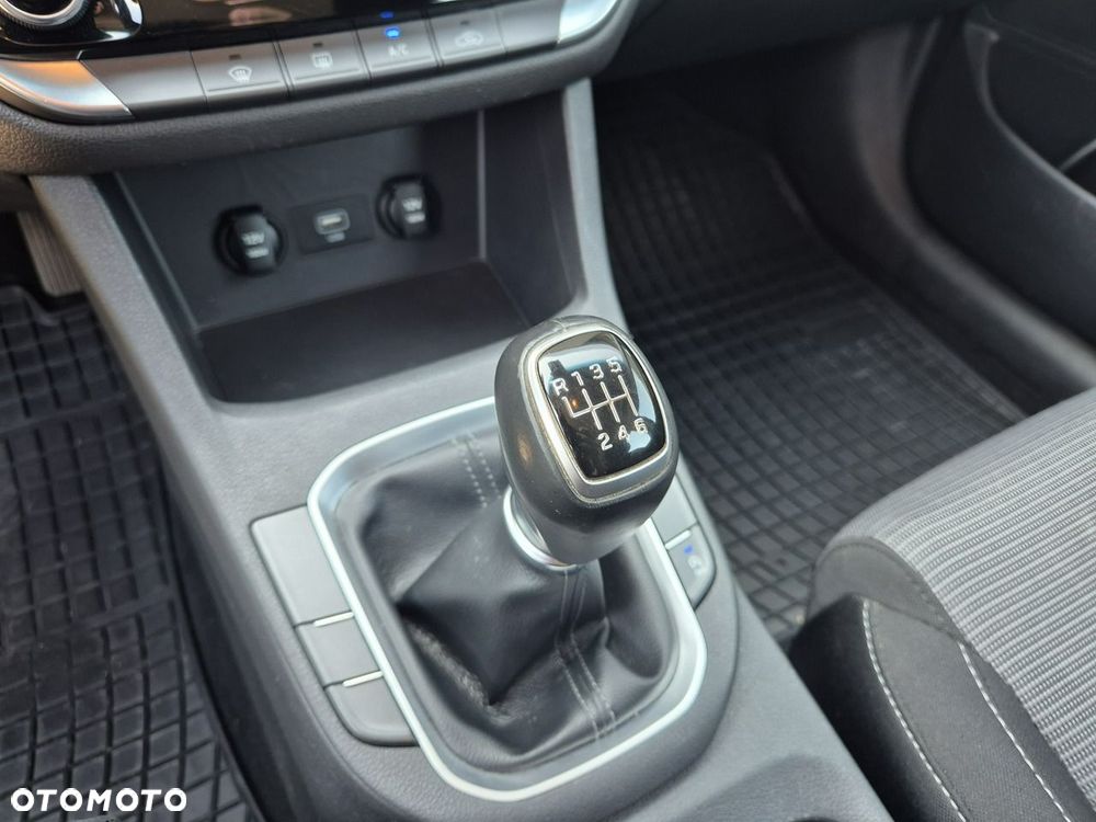Hyundai i30 1.6 D Classic + - 27