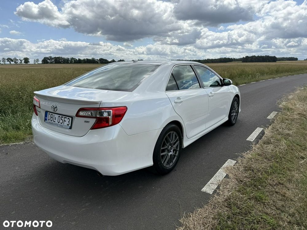 Toyota Camry - 5