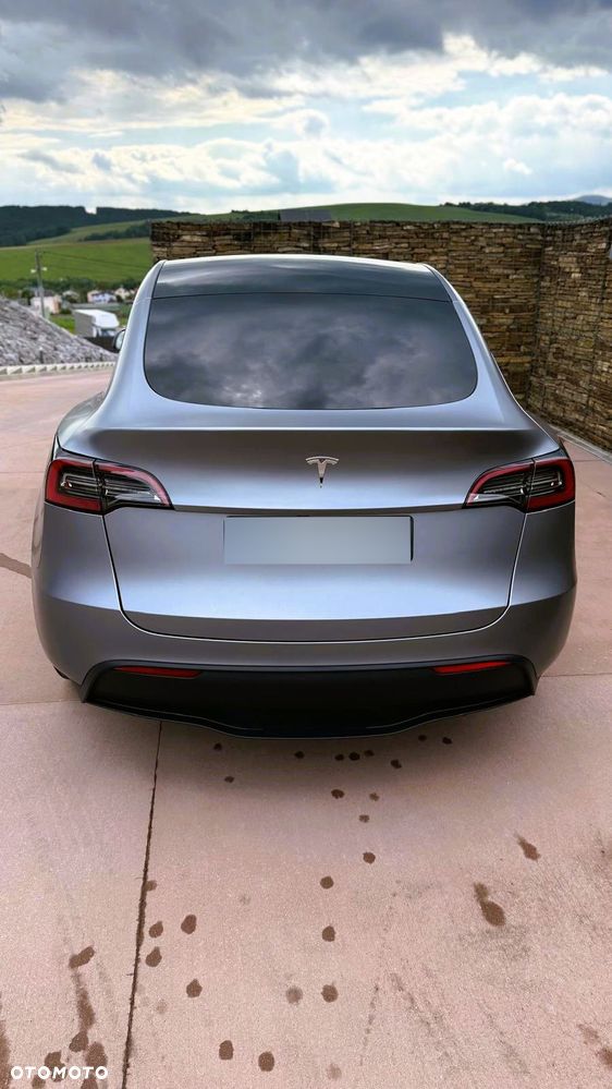 Tesla Model Y Long Range AWD - 4