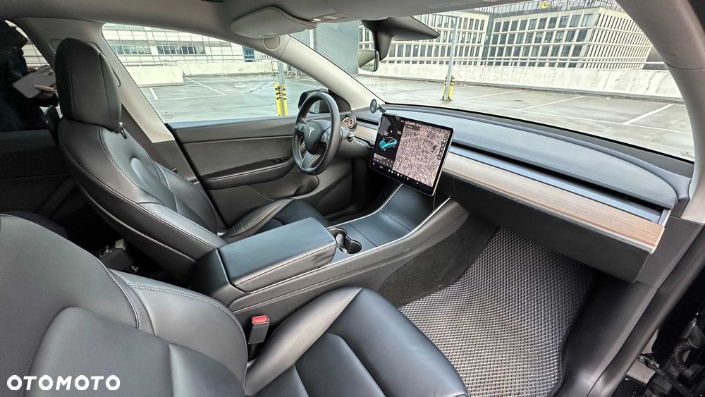 Tesla Model Y - 5