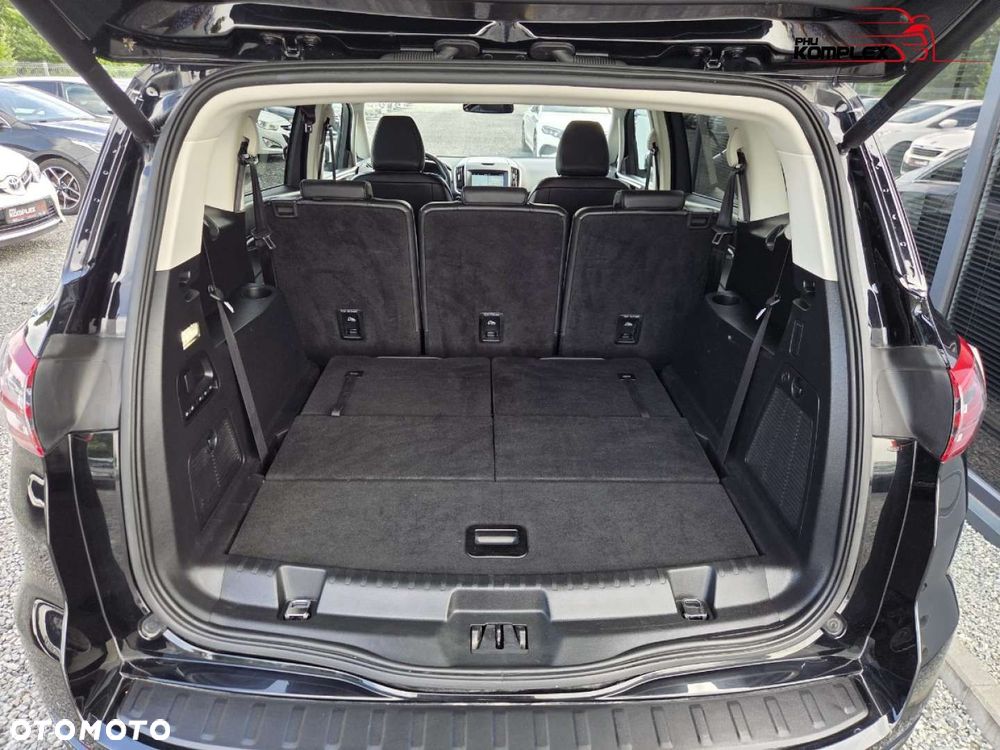 Ford S-Max - 11