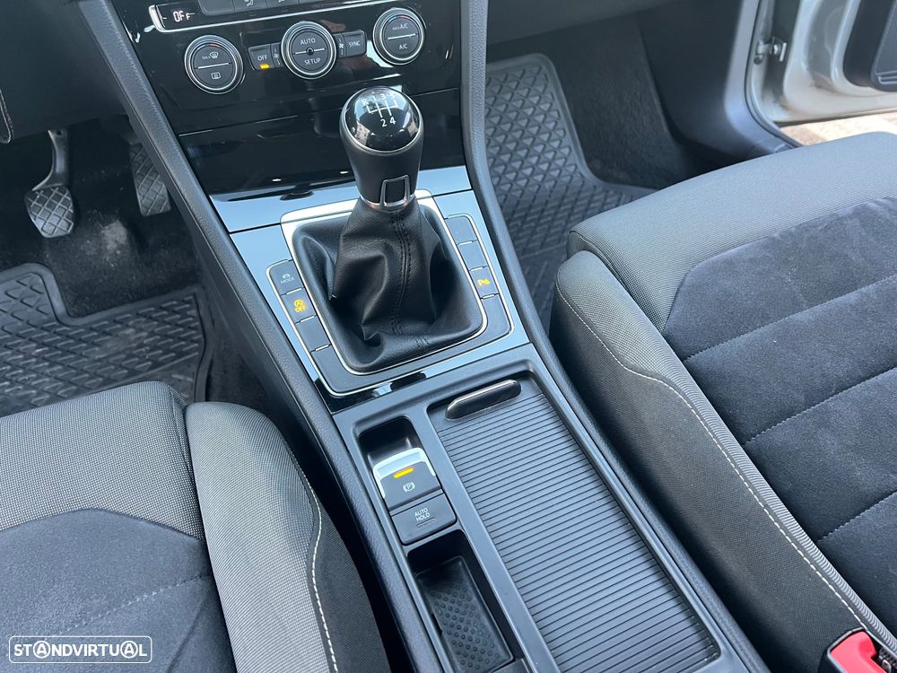 VW Golf 1.6 TDi Highline - 13